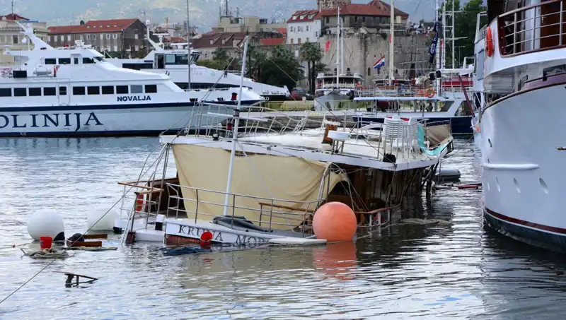 Hırvatistan'da Şiddetli Yağış ve Fırtına Feribotu Nasıl Batırdı?