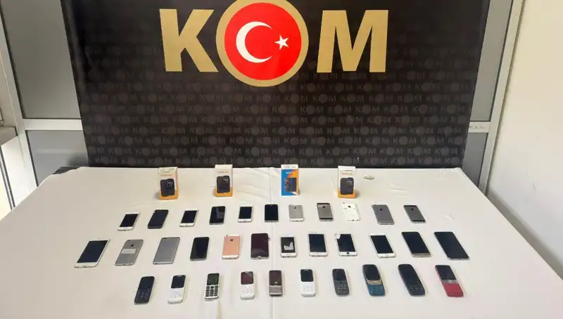 Gümrük Kaçağı Cep Telefonu Operasyonunda 37 Alet Ele Geçirildi!