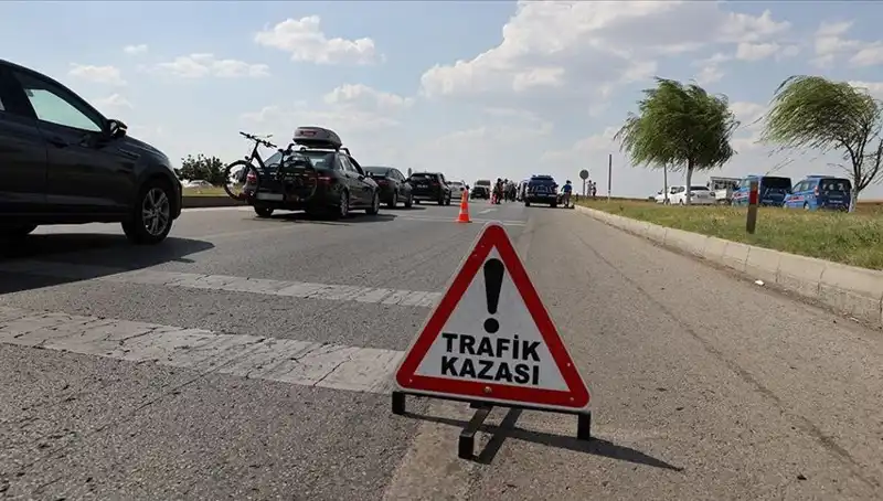 Adana'da Kamyon ile Otomobil Çarpıştı: 1 Kayıp, 1 Yaralı