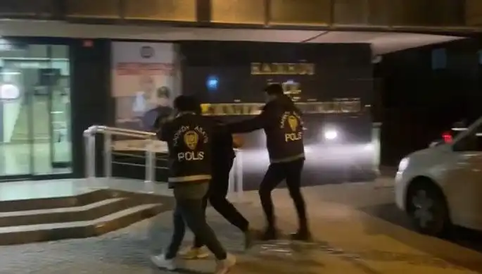 Galatasaray Taraftarına Saldıran Şahıs Yakalandı: Olayın Detayları