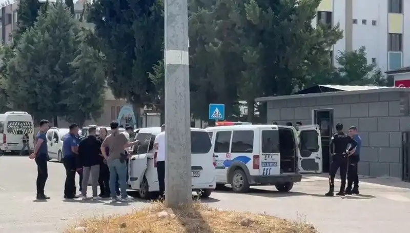 Adliye Önünde Kanlı Kavga: 5 Yaralı, 7 Gözaltı Alındı