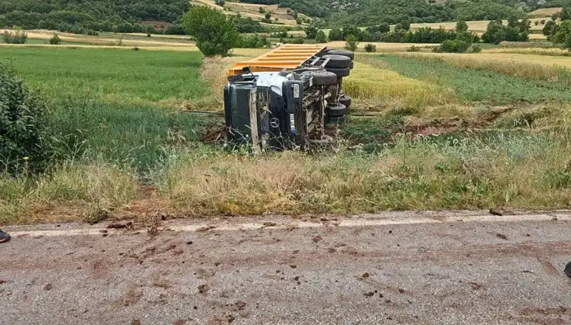 Tokat'ta Feci Kaza: Kamyon Devrildi, Şoför Hayatını Kaybetti