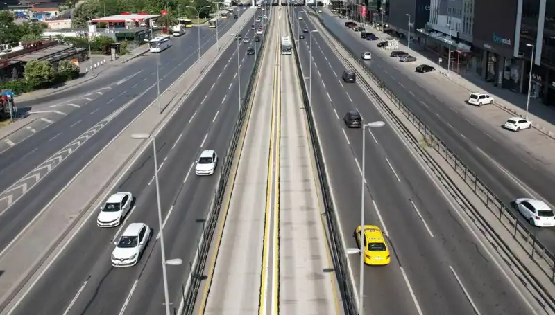 İstanbul'da Bayramda Yollar Huzur İçin Boş Kaldı