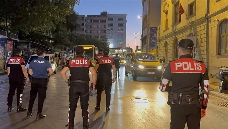 İstanbul’da Asayiş Operasyonu: 4 Saatte Yüzlerce Gözaltı Gerçekleşti