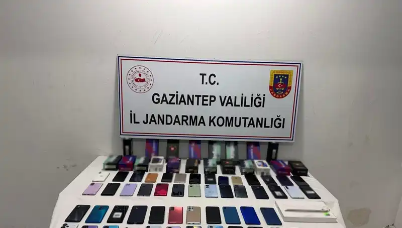 Gaziantep'te 2 Milyon TL'lik Kaçak Telefon Operasyonu: İki Gözaltı