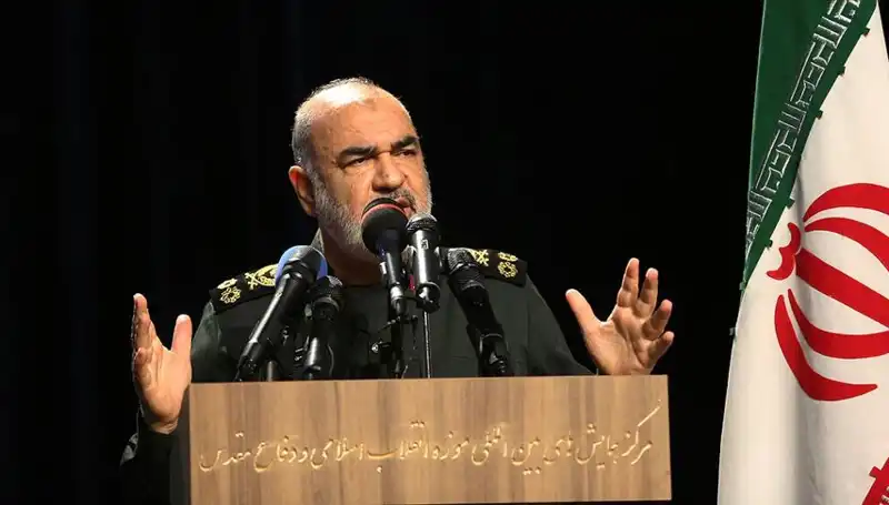İran Devrim Muhafızları'ndan Trump'a Sert Mesaj: Yıkıcı Yanıt Yolda