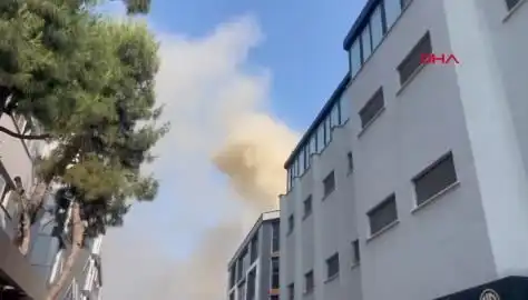 İstanbul'da 4 Katlı İş Merkezinde Şiddetli Yangın: Ekipler Seferber Oldu!