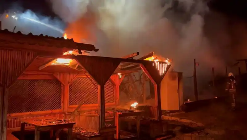 Şile'de Altı Gözleme Restoranı Yangınla Yerle Bir Oldu