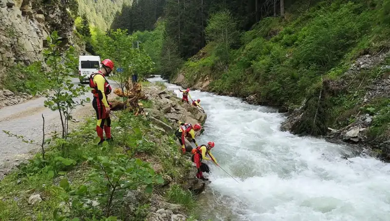 Trabzon’da Dereye Düşen Çocuğun Arama Çalışmaları Devam Ediyor