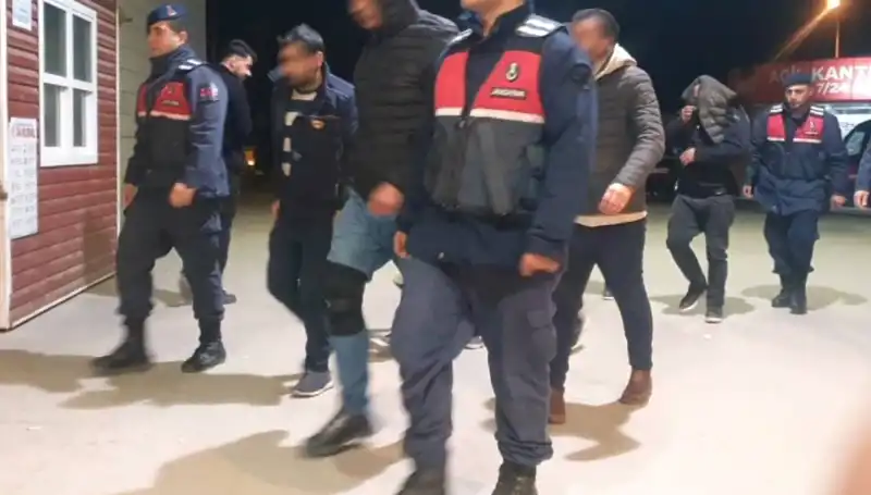 Uyuşturucu Partisine Baskın: Bağ Evlerinde Yakalananlar Şok Etti