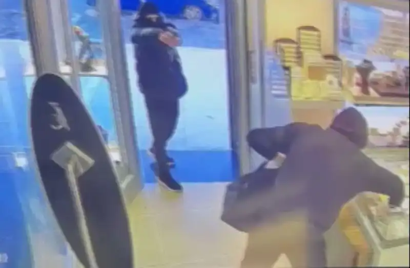 Ümraniye'de Maskeli Soygun Girişimi: Panik ve Tedirginlik Hakim!