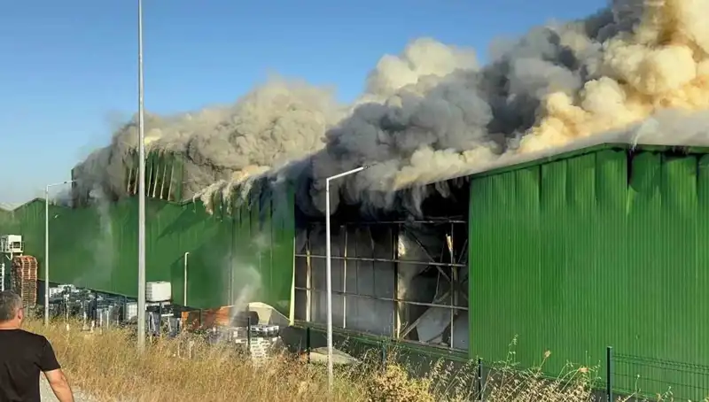 Balıkesir'deki Trajik Fabrika Yangınında 2 İşçi Hayatını Kaybetti: 1 Tutuklama