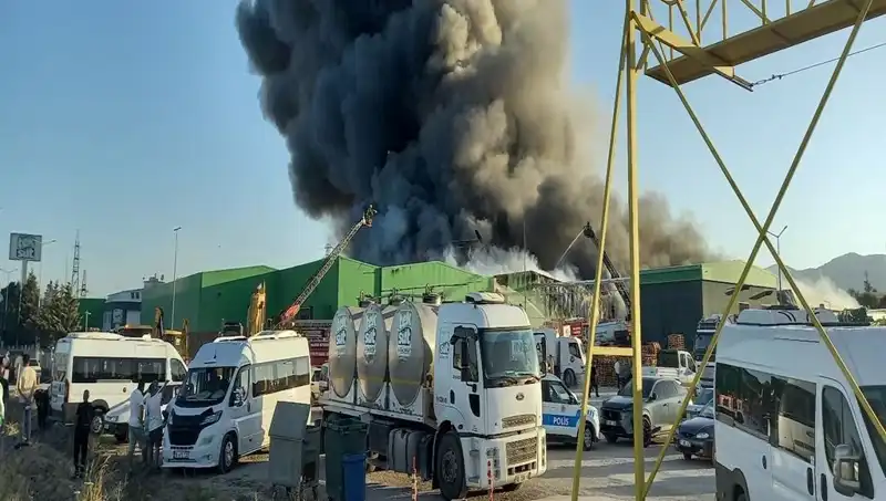 Gönen'de Fabrika Yangını: İşçilerin Kimlikleri ve Yangının Nedeni Araştırılıyor
