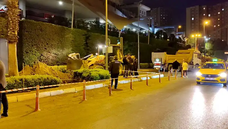 AVM Girişinde Doğalgaz Paniği: Kalabalıkta Korku Dolu Anlar