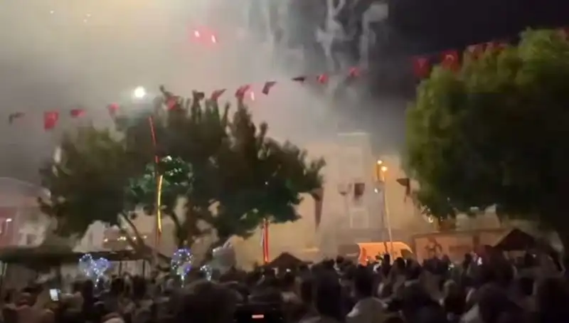 Havai Fişek Gösterisi, Kutlamayı Hastaneye Taşıdı: Yılbaşı Gecesinde İki Yaralı