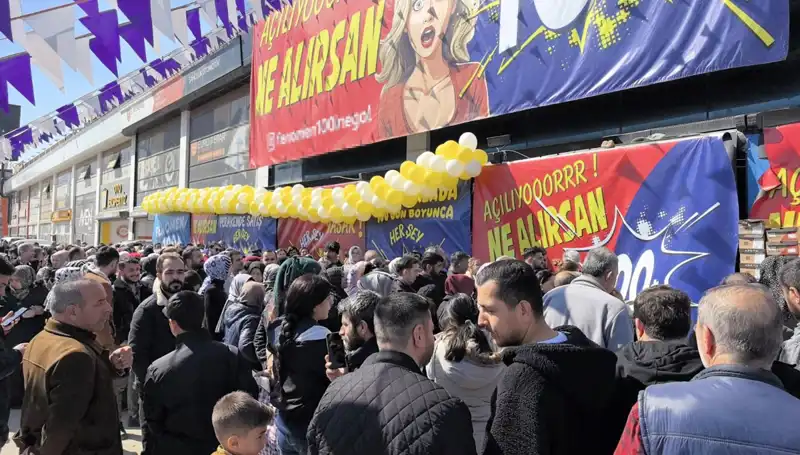 Bursa'da İndirim Sezonu: Alışveriş Çılgınlığı ve İzdiham