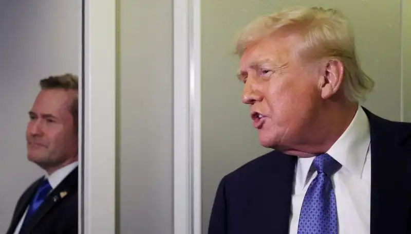 Trump, Planları Sızdırdığı İçin Mike Waltz'u Görevden Aldı