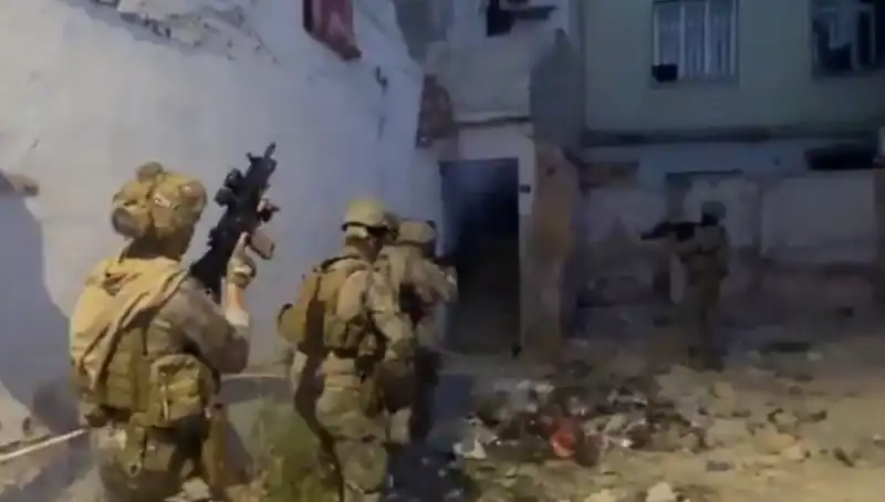 75 ilde gerçekleştirilen dev uyuşturucu operasyonunda 2 bin 311 şüpheli gözaltına alındı