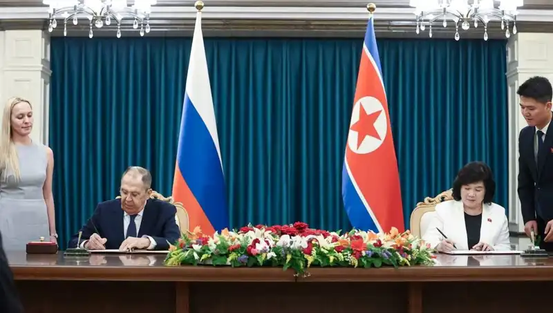 Rusya ve Kuzey Kore: Lavrov’un Diplomatik Temasları Yeni Fırsatlar mı Sunuyor?