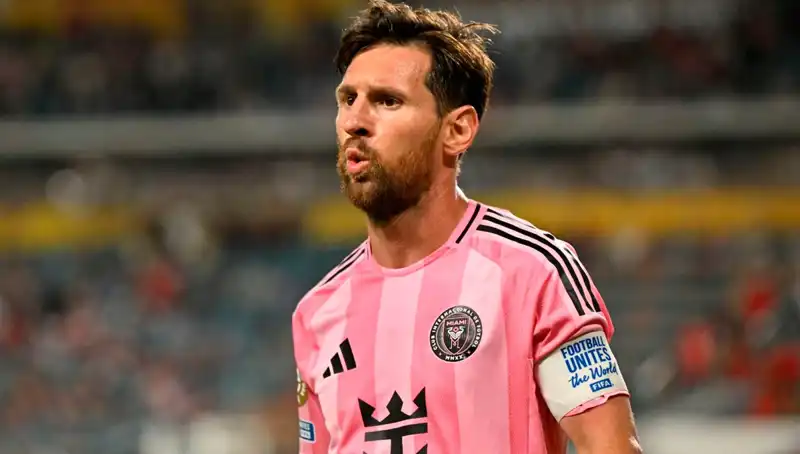 Messi, İnanılmaz Bir Başlangıç Yaptı: Beraberlik ve Direk Şutu