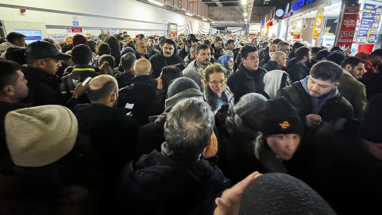 İstanbul'da Etkili Kar Yağışı Devam Ediyor