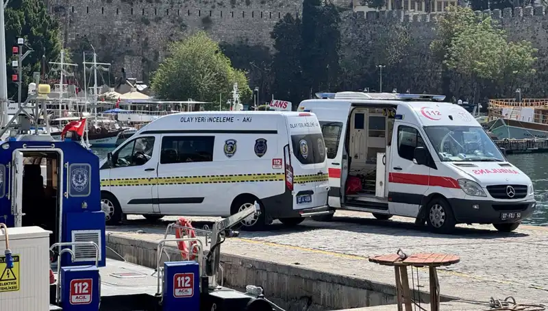 Antalya Kumsalında Gizemli Bir Buluntu: Erkek Cesedi İnceleniyor