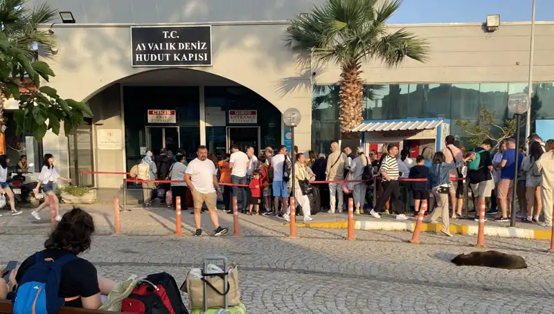 Bayramda Midilli Adası'na yapılan tatilci akını!