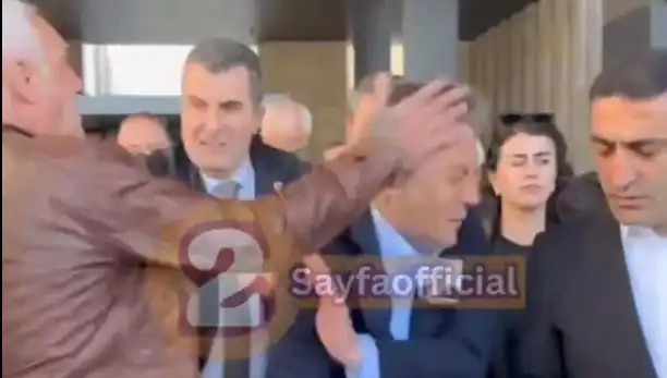 Özgür Özel'e AKM Çıkışında Fiziksel Saldırı: Ayrıntılar ve Tepkiler