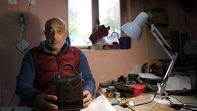 58 Yaşındaki Depremzede Kadın, El Emeği Çantalarıyla Hayata Tutunuyor
