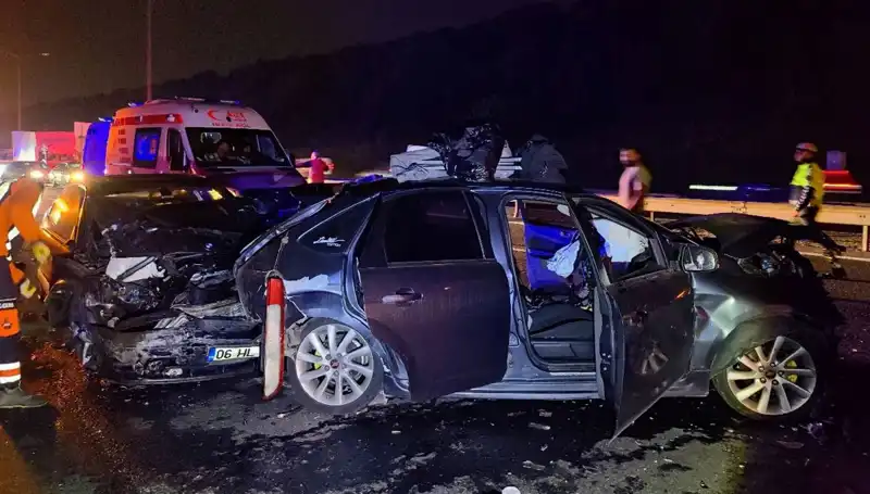 TEM Otoyolu'nda Zincirleme Kaza! Yaralı Sayısı 7'ye Ulaştı