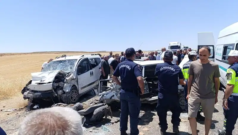 Otomobil ve Hafif Ticari Araç Kazası: 4 Kişi Hayatını Kaybetti