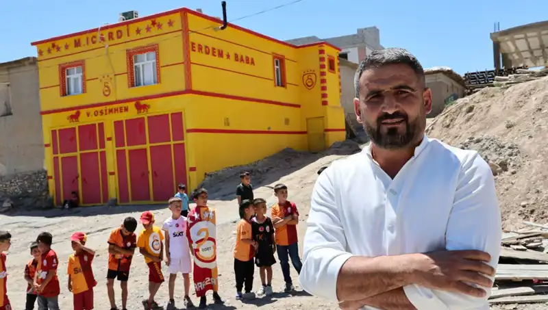 Fanatik Taraftar, Evinin Dışına Osimhen Yazdırarak Futbol Tutkusunu Gösterdi