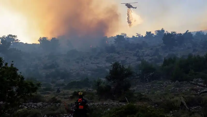 Eğriboz Adası'ndaki Orman Yangını: İki Köy Acil Tahliye Edildi!