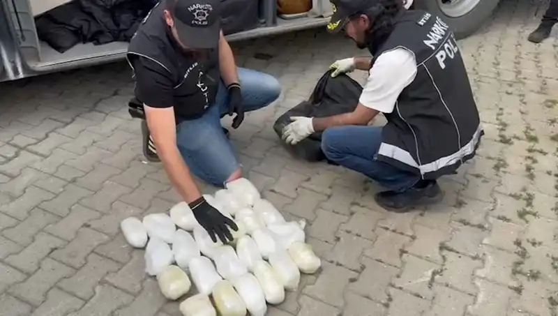 Yolcunun Valizinden Çıkan 13 Kilo Metamfetamin Şok Etkisi Yarattı