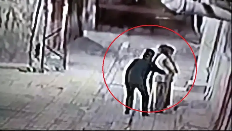 Polisler Pazarcı ve Simitçi Kılığına Girerek Kapkaççılara Suçüstü Yakalandı