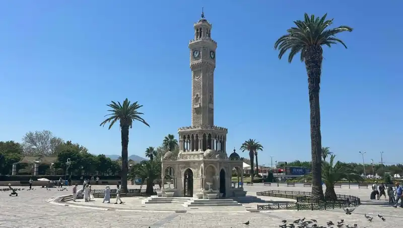 İzmir'de Sıcak Havanın Etkisi: Meydanlar Neden Boş Kaldı?