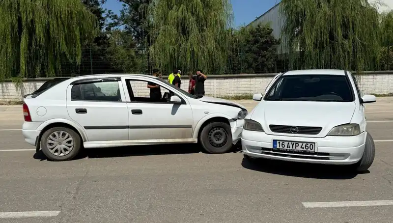 İki Otomobil Sadece Dakikalar İçinde Çarpıştı: Yaralıların Durumu Nedir?