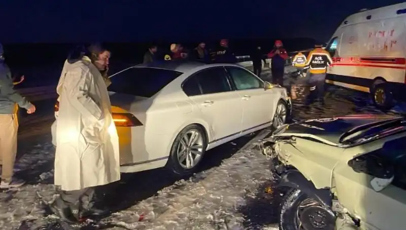 Aksaray'da Zincirleme Trafik Kazası: 15 Yaralı ve Korkutan Manzara