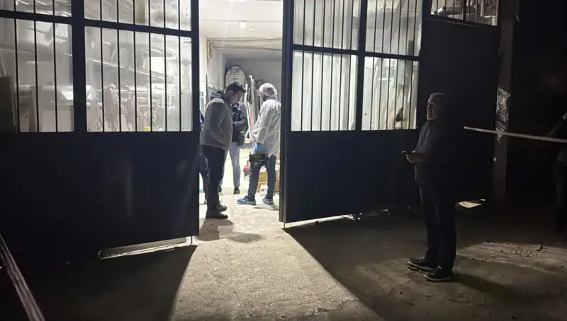 İş Yerinde Korkunç Cinayet: Öldürdükten Sonra Battaniyeye Sarıp Sakladılar