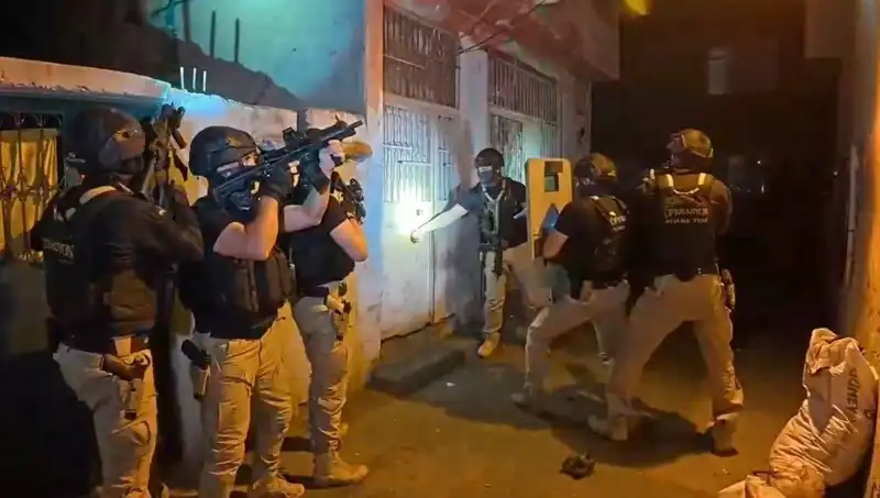 İstanbul'da DAEŞ'e Yönelik Büyük Operasyon: 18 Gözaltı Gerçekleşti